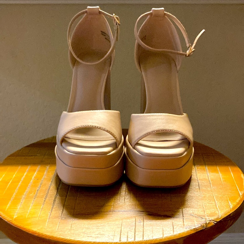 DREAM PAIRS High Heels. Nude color and they are size 9. They are used - Picture 2 of 4